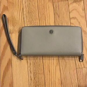 Tory Burch Robinson Zip Continental Wallet
